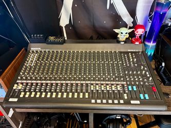 Mackie SR24-4-VLZ Pro 24-Channel Mixer w/ Heavy-Duty Flight Case
