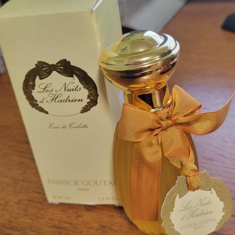 Annick Goutal Les Nuits D'hadrien Eau De Toilette Natural Spray 50
Ml/1.7 Oz Paris Made in France. New, with original box. Please see the
photos.
We