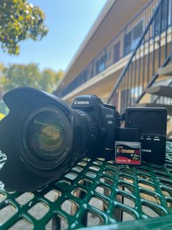 Canon EOS 5D Mark II Digital SLR Camera Canon EF 24-105mm 1:4 L IS USM Zoom Lens