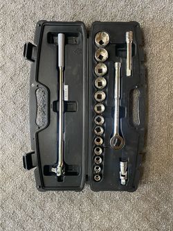 HUSKY Socket Wrench Set with Case