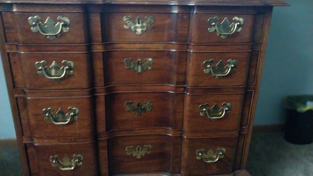 Hickory Chair Co. Late 20th Century Plantation Block Front Chest Of Drawers