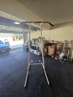 Used gold's gym pull up and dip apparatus