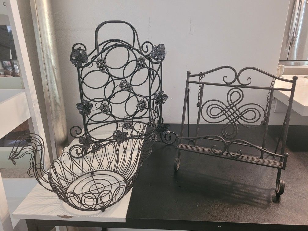 Tabletop or wall-mounted wine rack for 6 bottles of black wine 17in wide x 22in high and 01 Bronze M