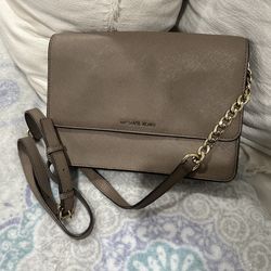 Michael Kors Daniela Large Saffiano Leather Crossbody Bag
