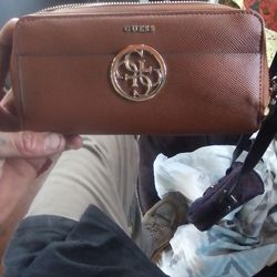 guess wallet