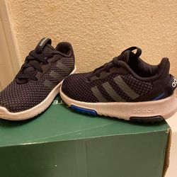 Zapatos Y Ropa De Niño 