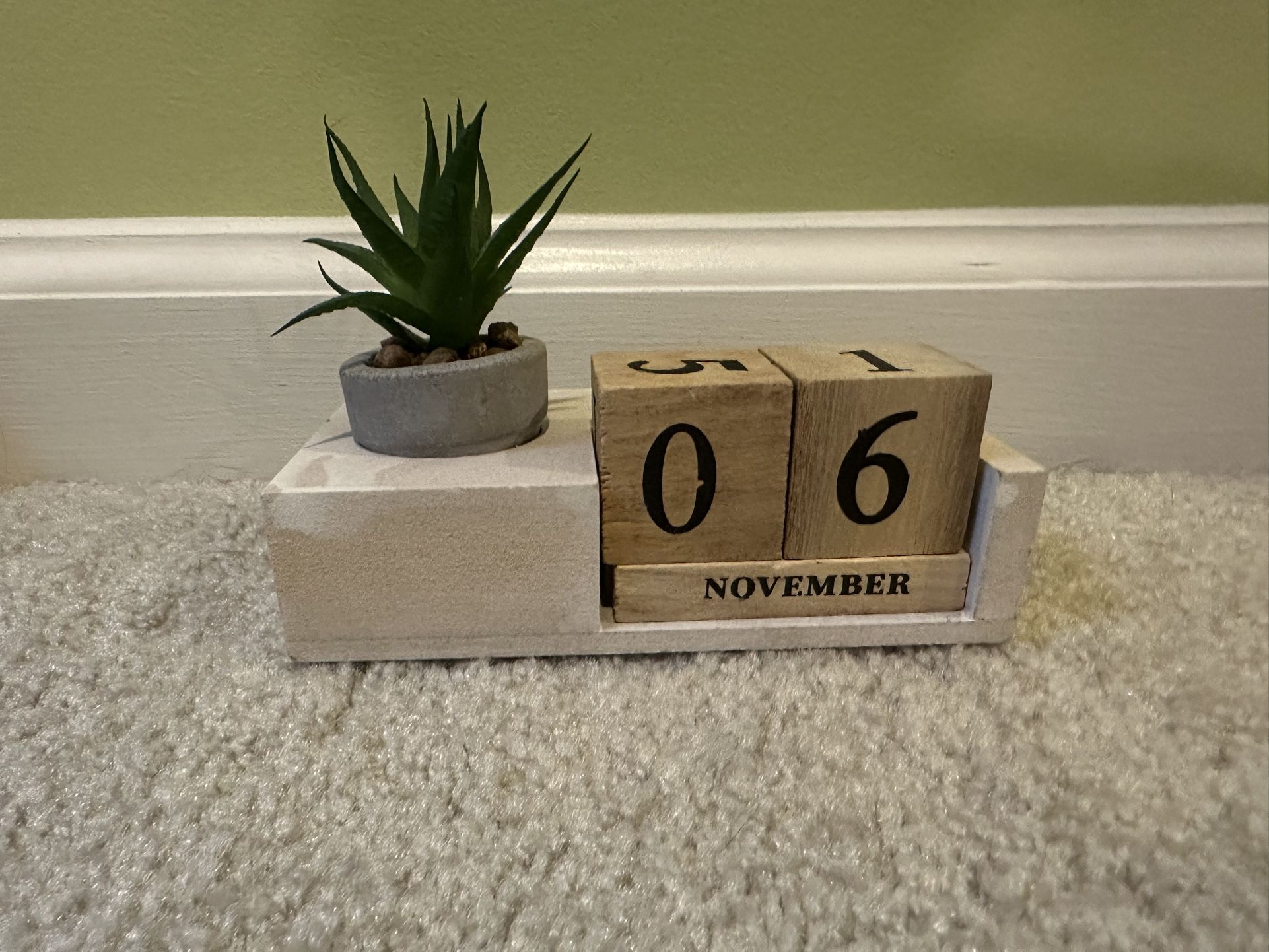 Wooden Desk Calendar 