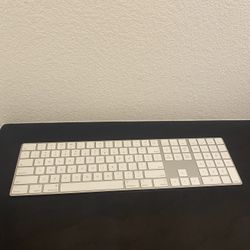 Apple Keyboard
