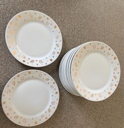 Festive Gold Star & Swirl Plate Set