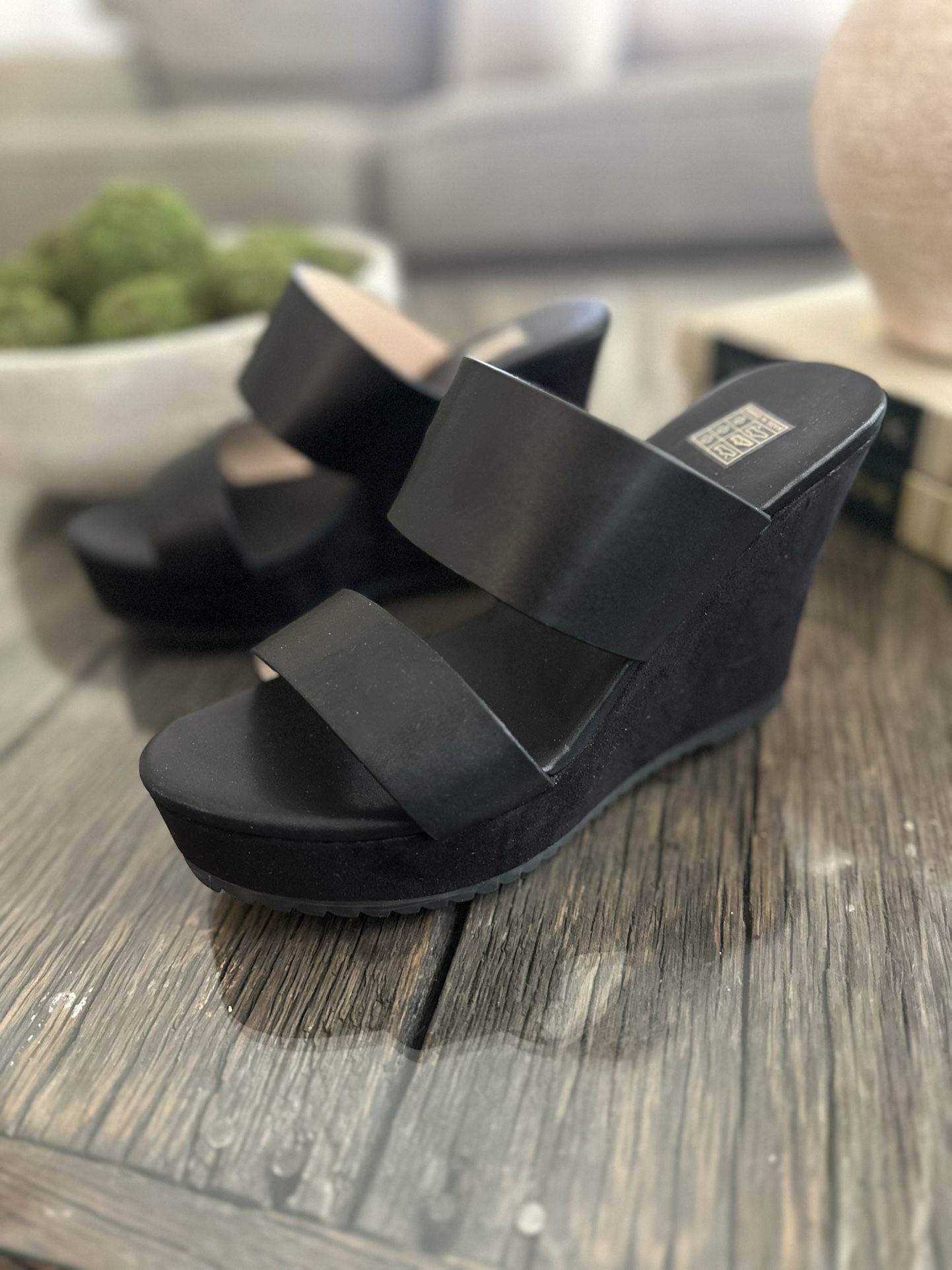 🖤 Never-Worn Black Wedge Sandals – Size 37 (Fits US 6.5–7)