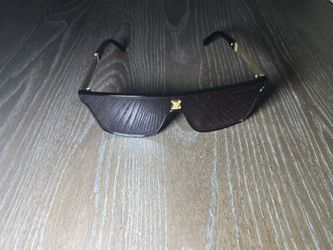 Louis Vuitton men Square Sunglasses Black Frame Black Gradient Lenses Overs…