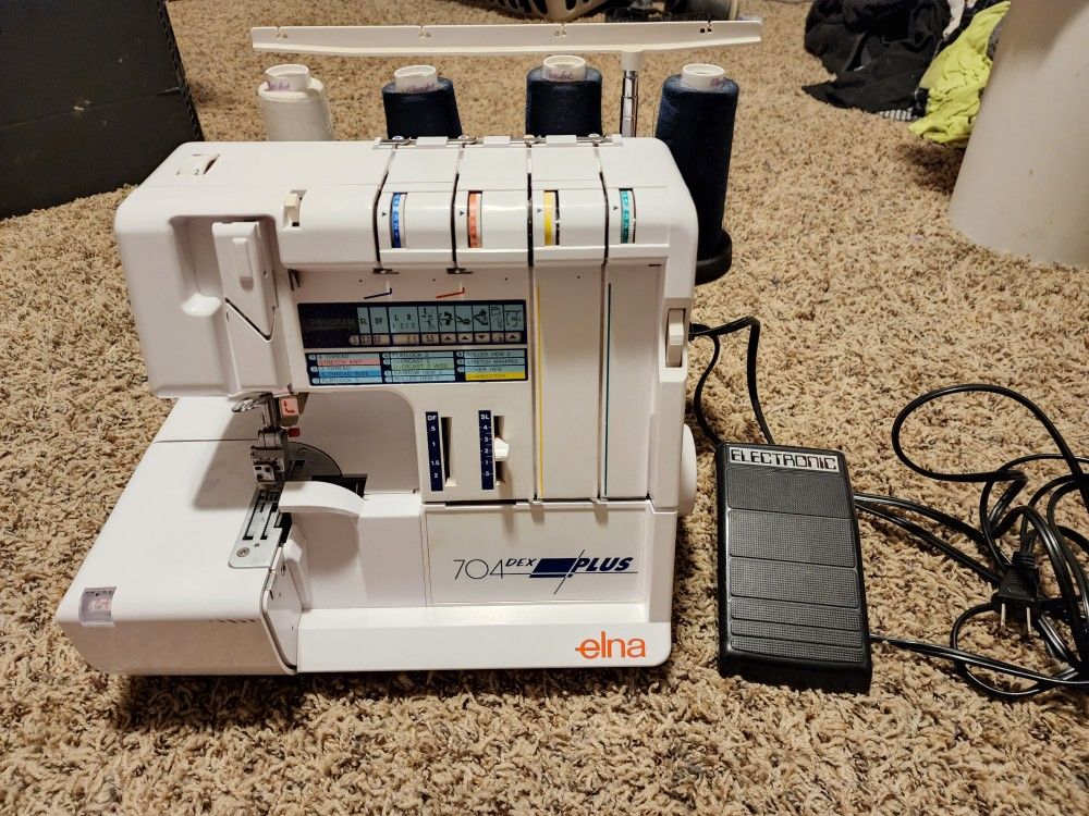 704 Dex Plus Elna SERGER / SEWING MACHINE