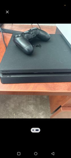 Ps4 console with 2 controllers