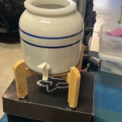 Water Dispenser Crock Up To 5gallons Stand
