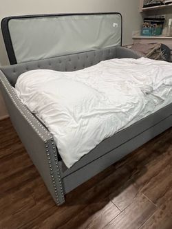 Full size daybed plus trundle and extra mattress , foam mattress