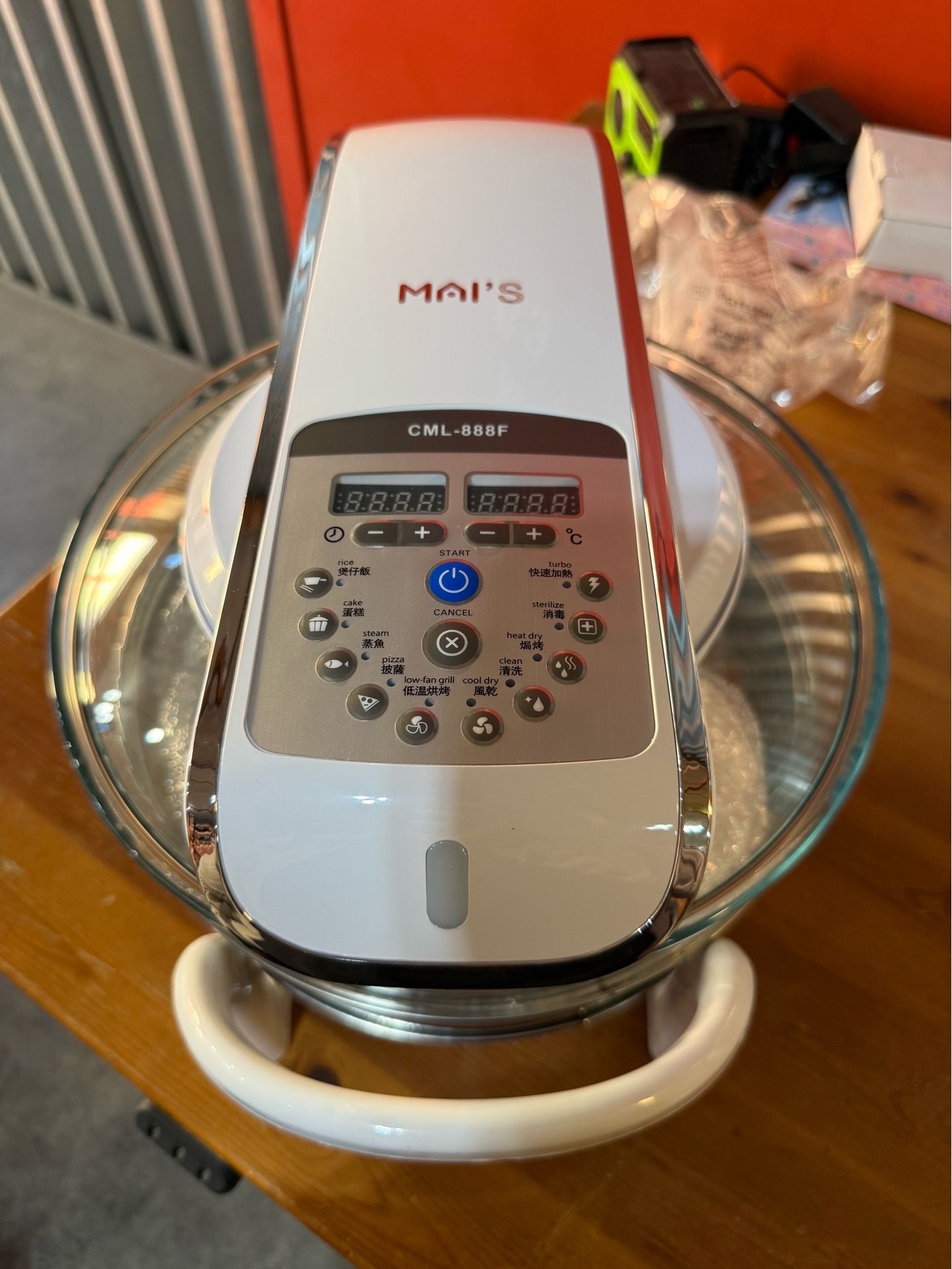 MAI multi-function smart oven/air fryer.