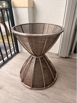 Table stand or planter