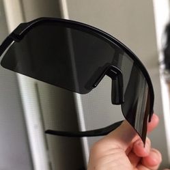 ‘2️⃣6️⃣🥳 New Oakleys  Box, Pouch Cloth All Included🥂