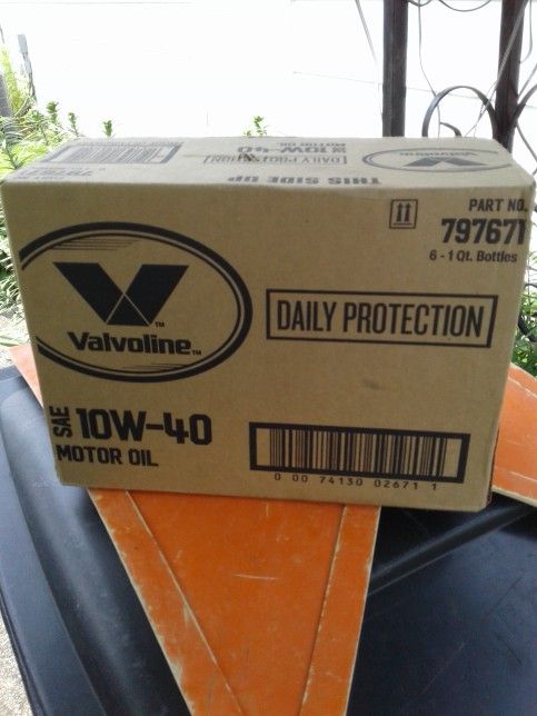 Valvoline  Motor Oil, 6 - 1 Quart Bottles.  New, Never Opened...10 W 40