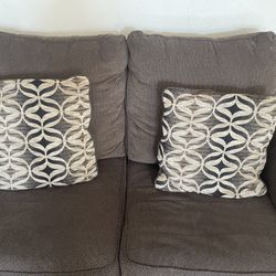 Transform your living room into a space that feels elegant, cozy, and timeless. This beautiful set combines comfort and style — perfect for family gat