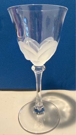 Cristal D'Arques Florence Wine Glass 6.5" crystal frosted 3D  with Frosted Petal Detail