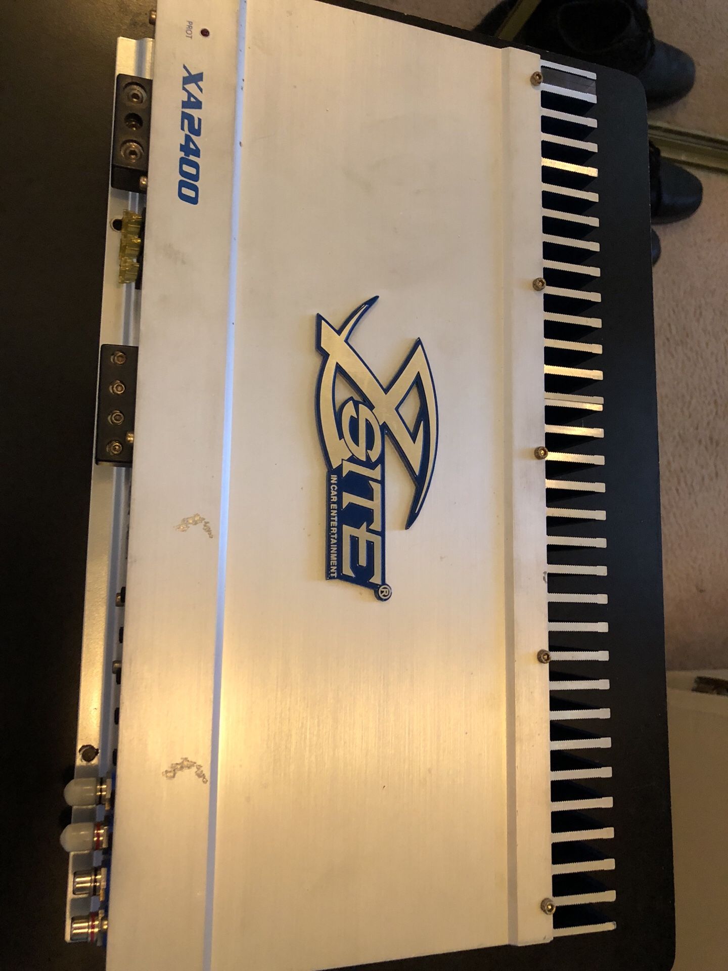 Xsite XA2400 Amp/ Amplificador