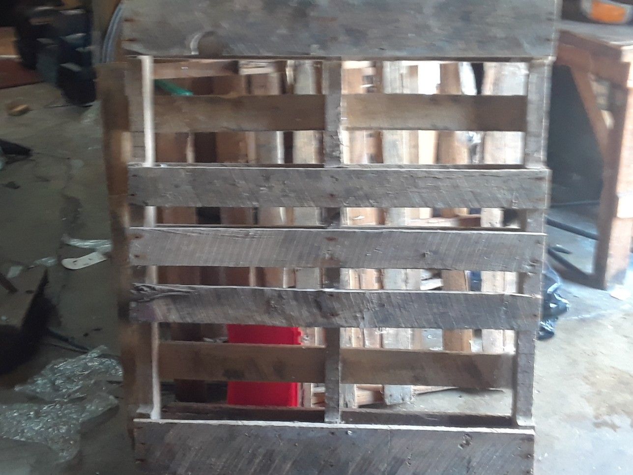 Wood pallets great shape probably around 8 to 12