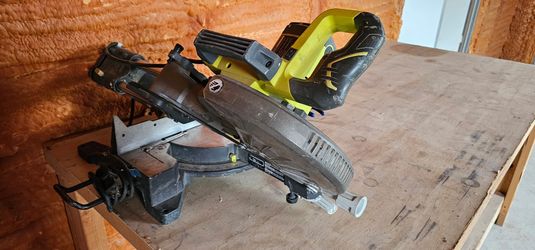 Sierra ingletadora compuesta de 10 pulgadas con LED de RYOBI