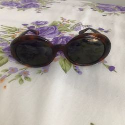 Saint Laurent, 121 Nicole 002  Color Havana, Lens  Color Black 