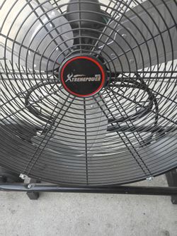Ventilador en buenas condiciones está nuevo