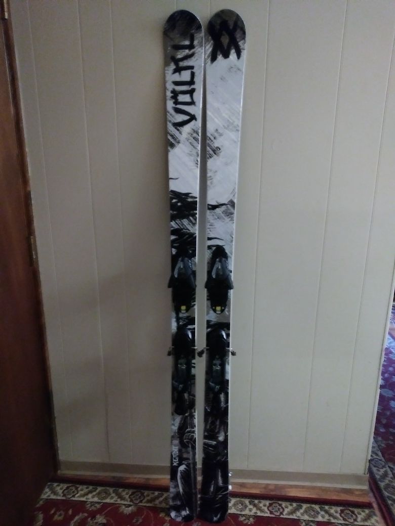 Volitil Skis