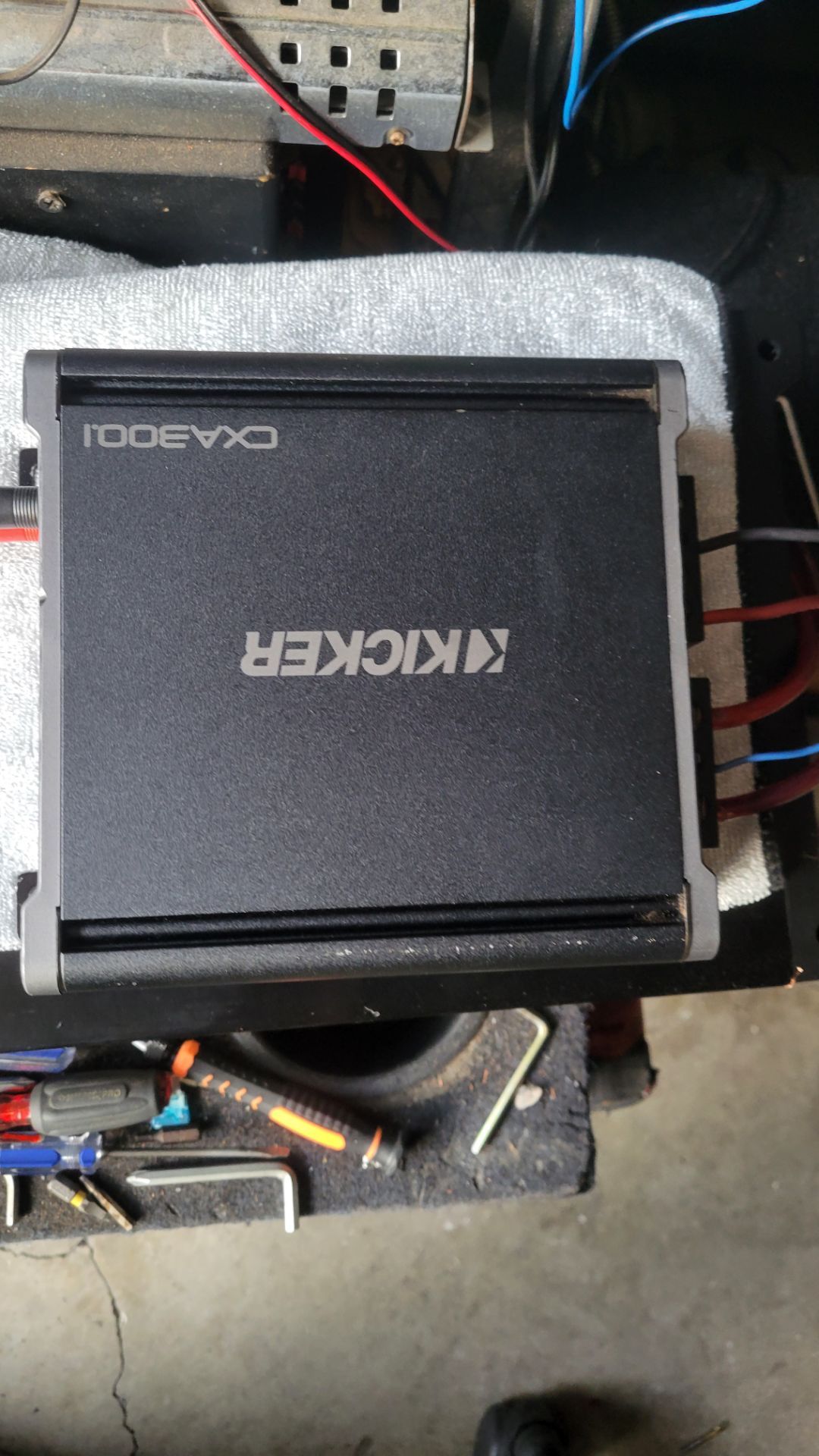 Kicker Amp