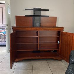 Automatic TV stand
