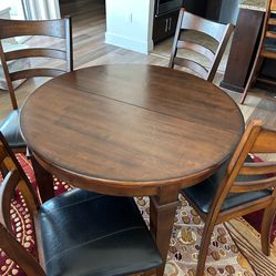 Gorgeous Extendable Dining Room Set With 4 Cushioned Chairs