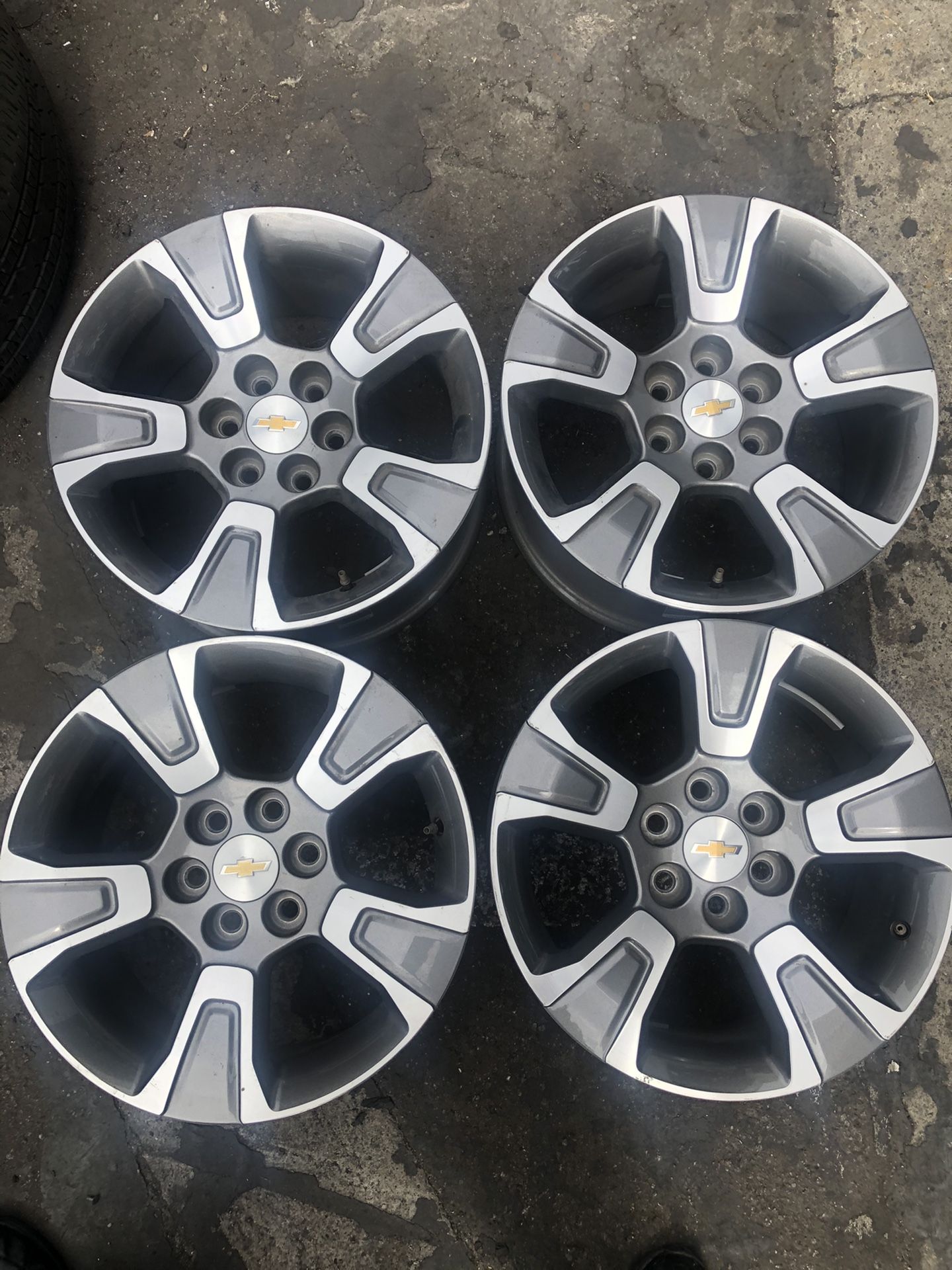 17 inch Chevy Colorado 2017 Original Wheels for Sale in Los Angeles, CA ...