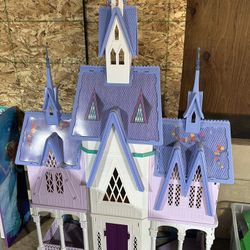 Frozen Dollhouse
