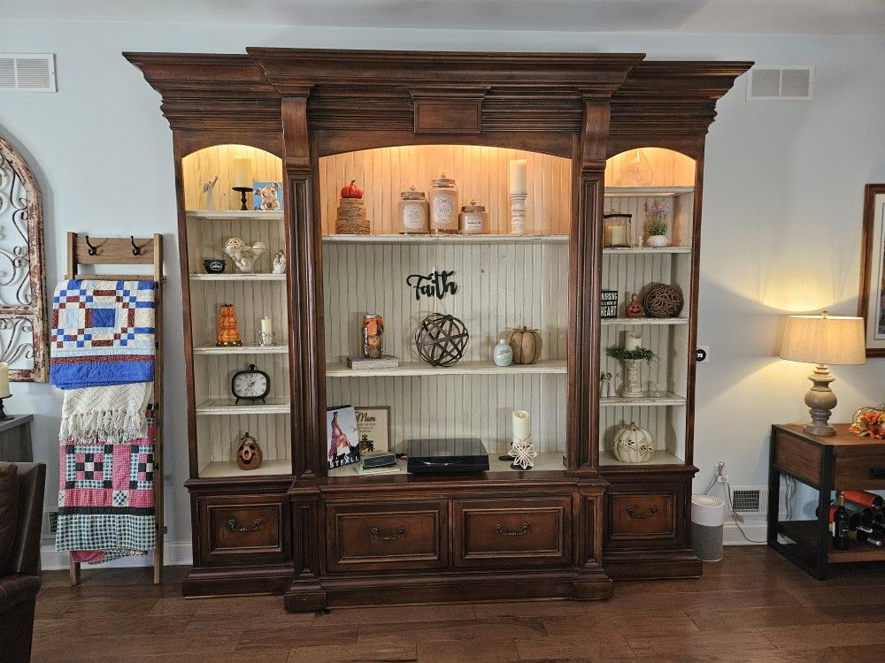 Habersham Display Unit