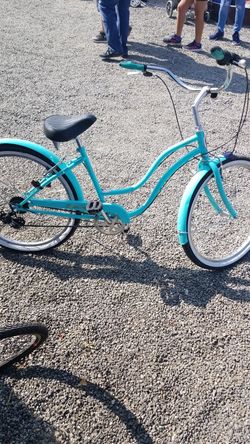 Schwinn largo beach cruiser