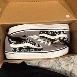 VANS 8 MENS 9.5WOMEN