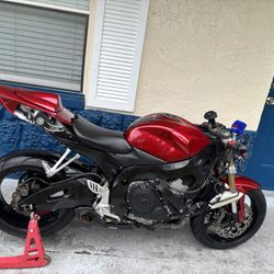 Is A Suzuki 600 If U Are Interest Send Me A Message To Know More About The Motorcycle.