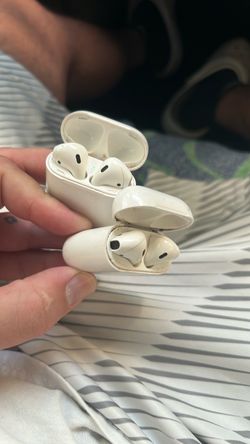 2 set of Apple AirPods