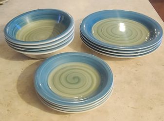 Pier 1 Dinnerware 3-piece Setting For 4
