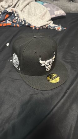 Black and white Chicago bulls hat