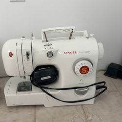 Singer Sewing Machine White