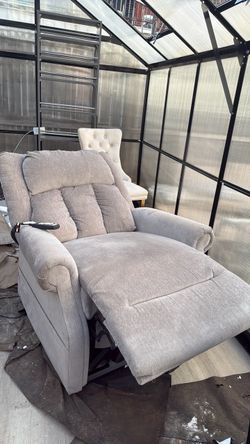 Massage recliner with heat