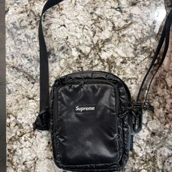 Supreme F/W ‘17 Shoulder Bag