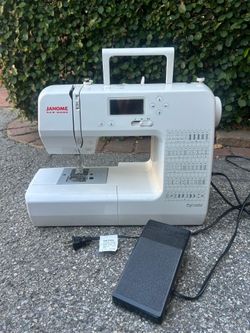 Janome DC1050 Computerized Sewing Machine Portable LCD Quilting Embroidery