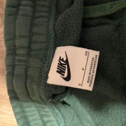 Nike Men Green Tapered Sweatpants Size Small NWOT