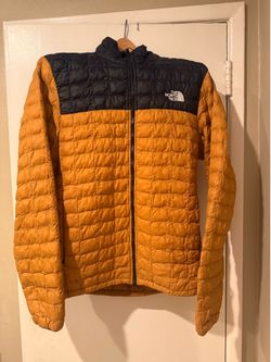 The North Face Men’s PrimaLoft Thermoball Puffer Jacket (Black & Burnt Sienna, Medium)