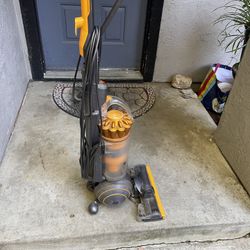 Dyson Vacuum Good Condition 